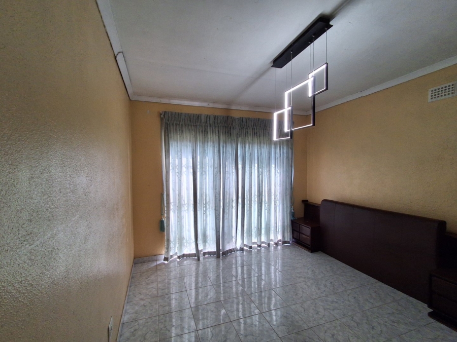 5 Bedroom Property for Sale in Manzil Park North West